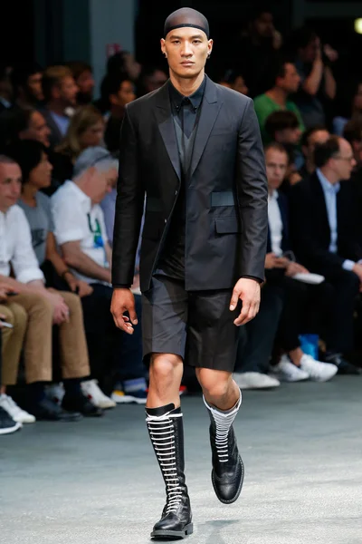 Look 30